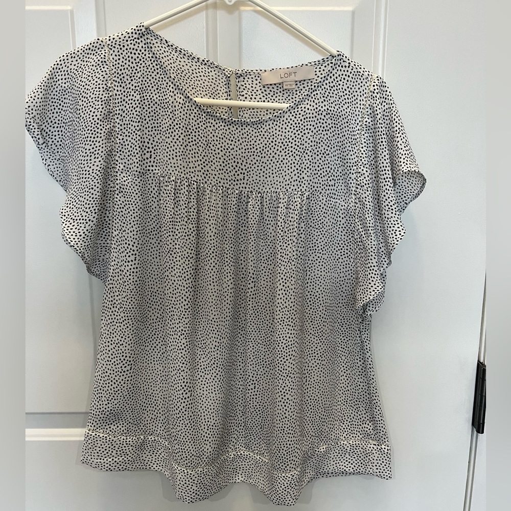 LOFT Women’s Black and White Patterned Blouse- size XS- Excellent Condition